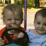 Children_play_in_push_car