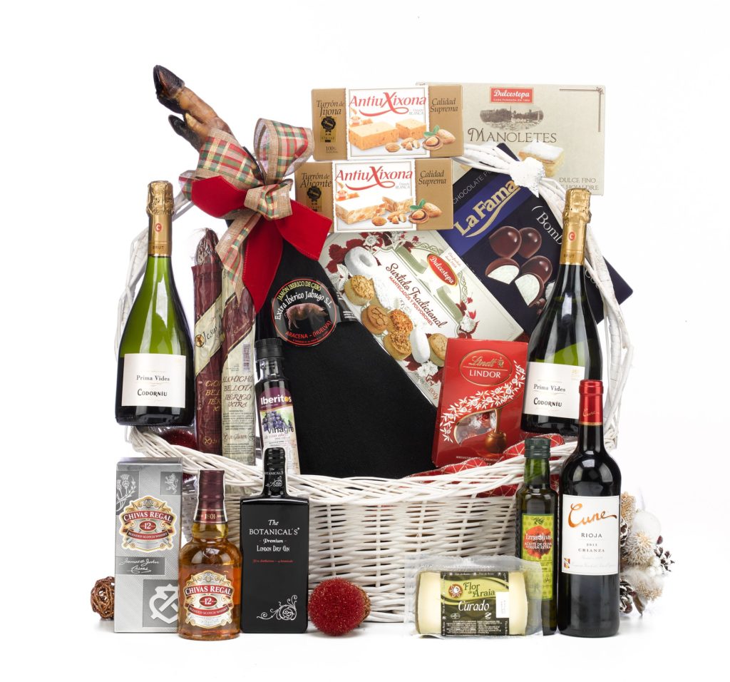 christmas hamper 2422313 1920