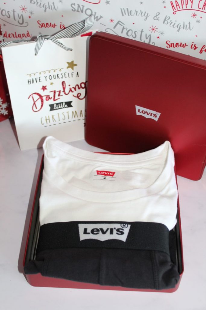 Gift ideas for Adults - Christmas 2018 - Levis T-Shirt And Boxers Set Black