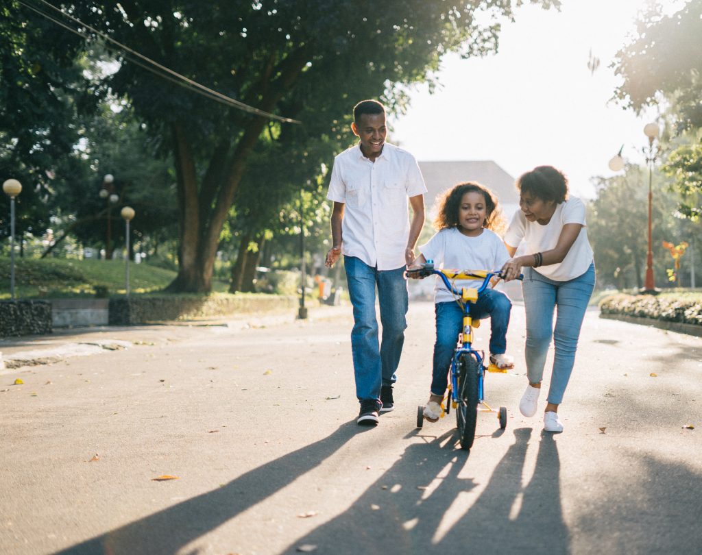 child couple cyclist 1128318