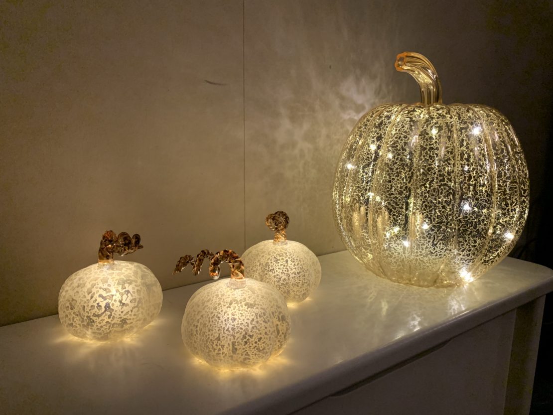 Setting the Autumn theme with Lights4fun