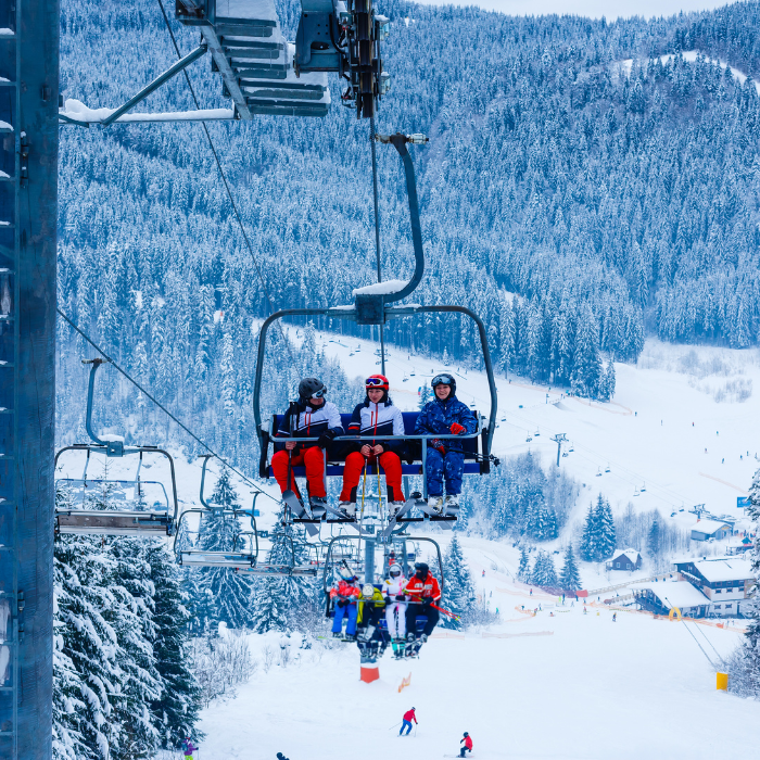 Tips for Skiing as a Family with Teenagers for the First Time 1